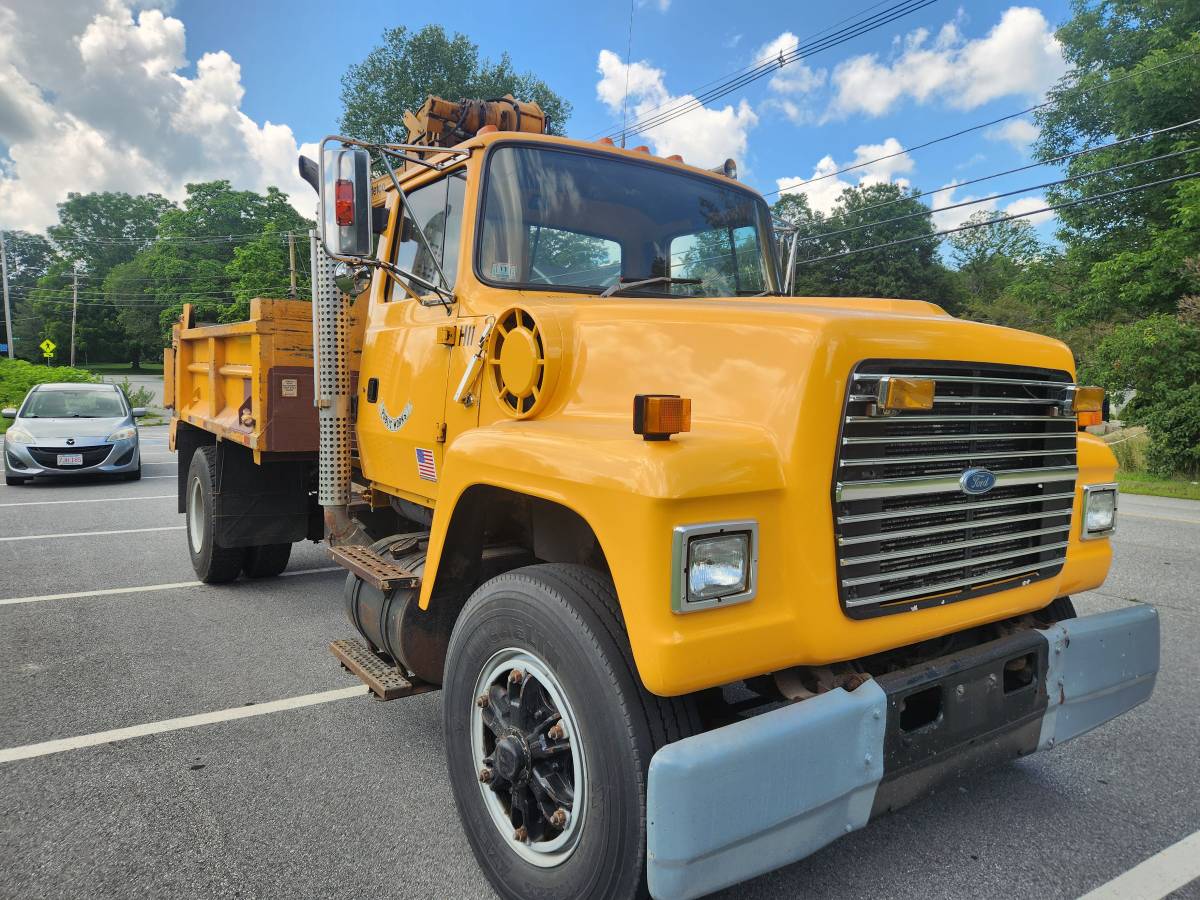 Ford-L8000-diesel-1991-orange