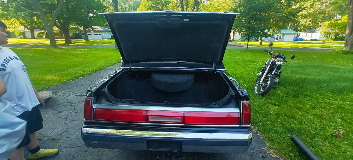 Ford-Lincoln-1985-1
