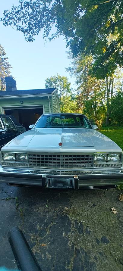 Ford-Lincoln-1985-11