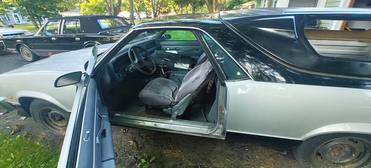 Ford-Lincoln-1985-14