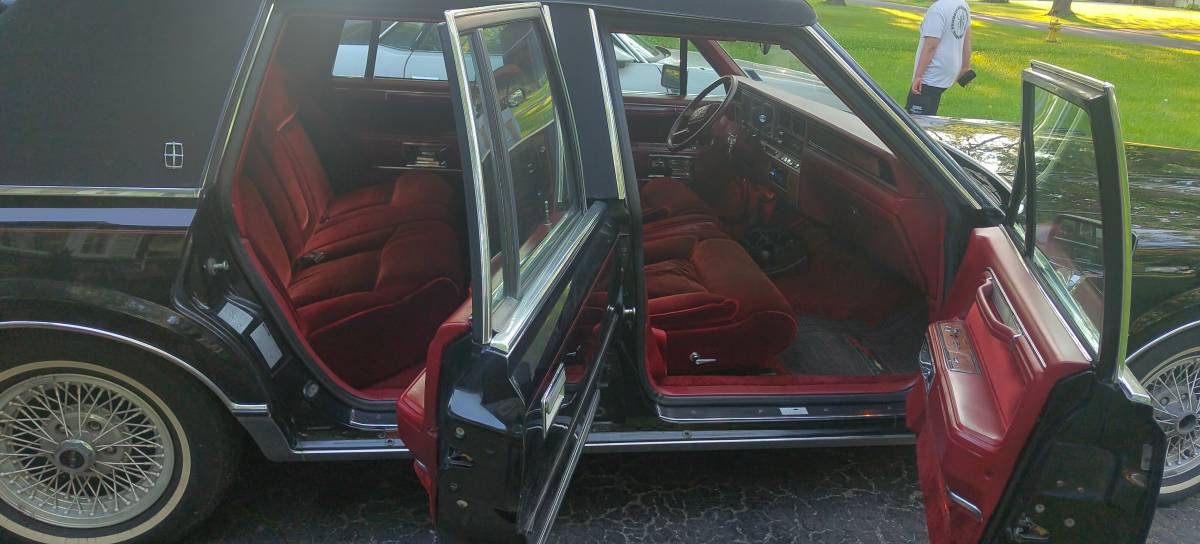 Ford-Lincoln-1985-3