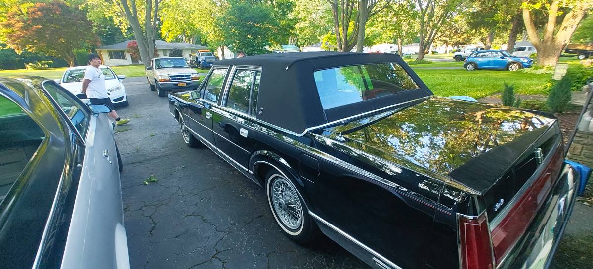 Ford-Lincoln-1985-8