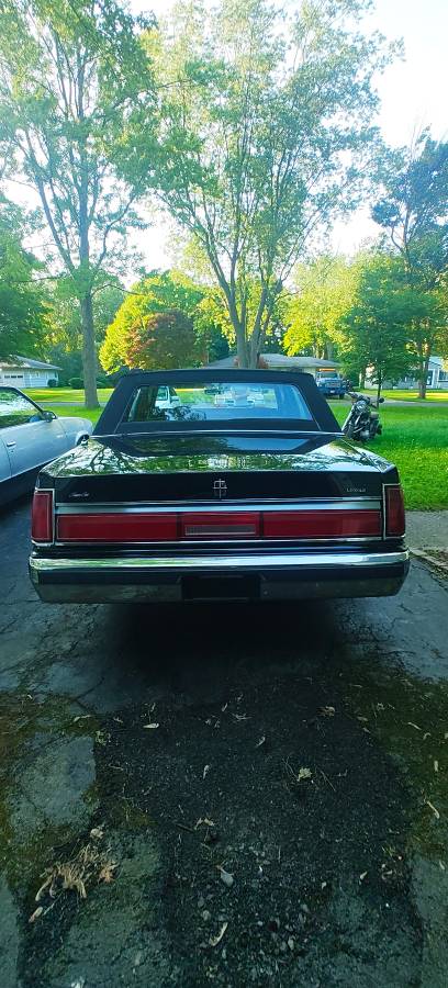 Ford-Lincoln-1985-9
