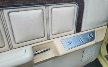 Ford-Ltd-1975-Yellow-Beige-10