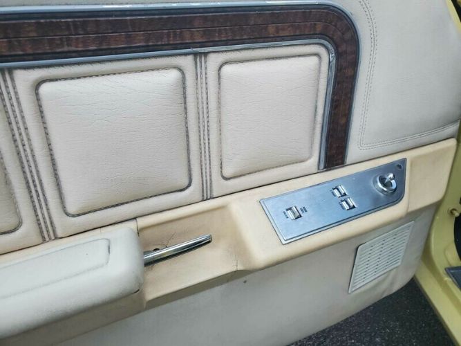 Ford-Ltd-1975-Yellow-Beige-10