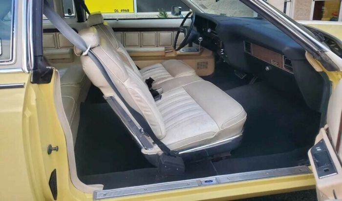 Ford-Ltd-1975-Yellow-Beige-3