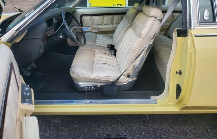 Ford-Ltd-1975-Yellow-Beige-4