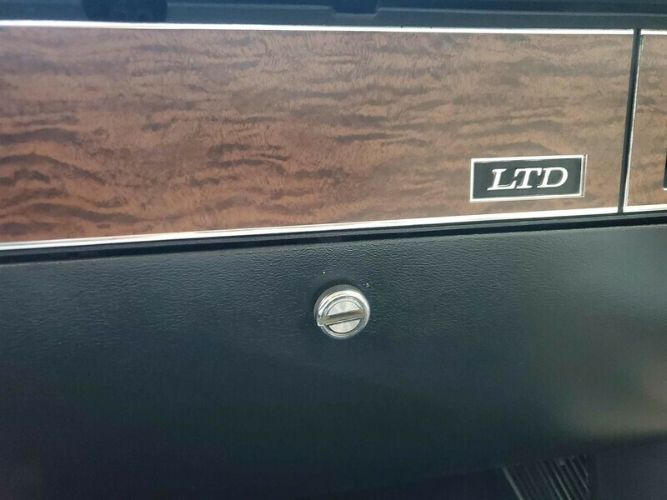 Ford-Ltd-1975-Yellow-Beige-7