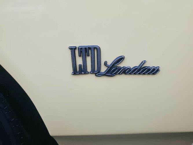 Ford-Ltd-1975-Yellow-Beige-8