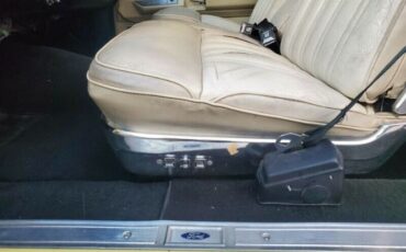 Ford-Ltd-1975-Yellow-Beige-9
