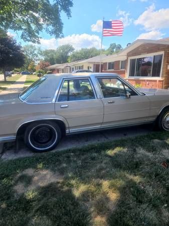 Ford-Ltd-1989-Tan-Gray-13