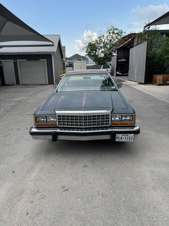 Ford-Ltd-crown-victoria-1986-grey-1