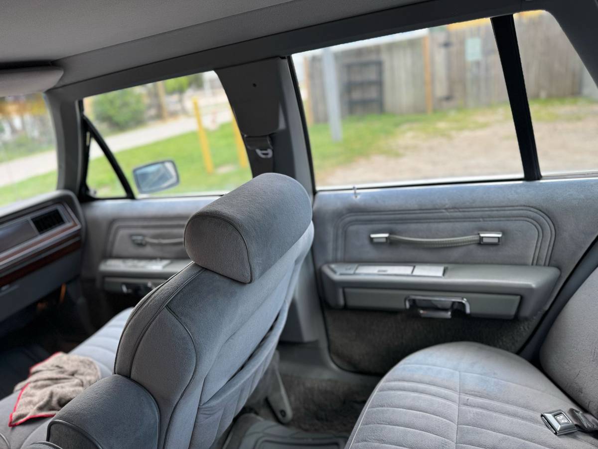 Ford-Ltd-crown-victoria-1986-grey-10