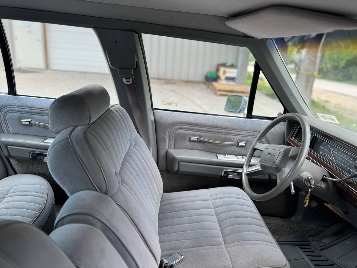 Ford-Ltd-crown-victoria-1986-grey-12