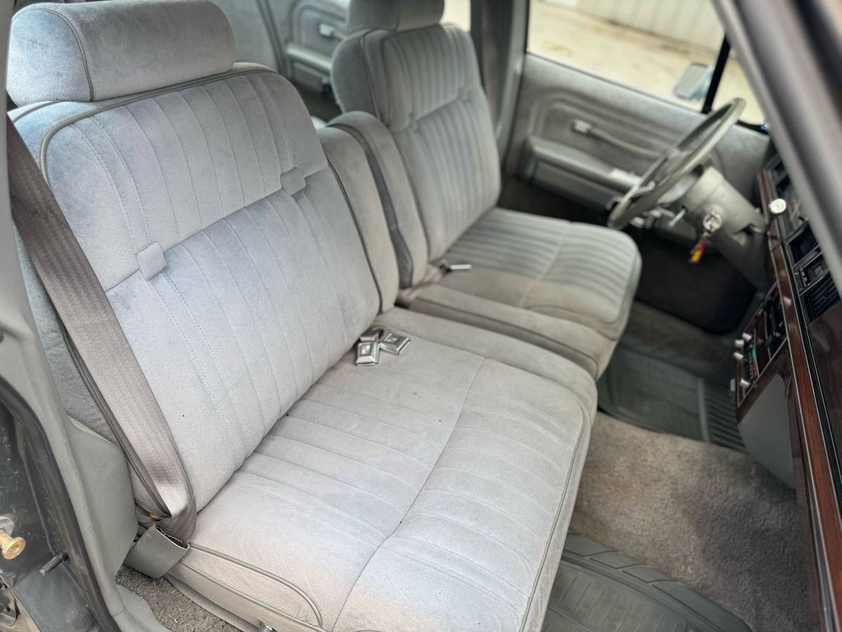Ford-Ltd-crown-victoria-1986-grey-14