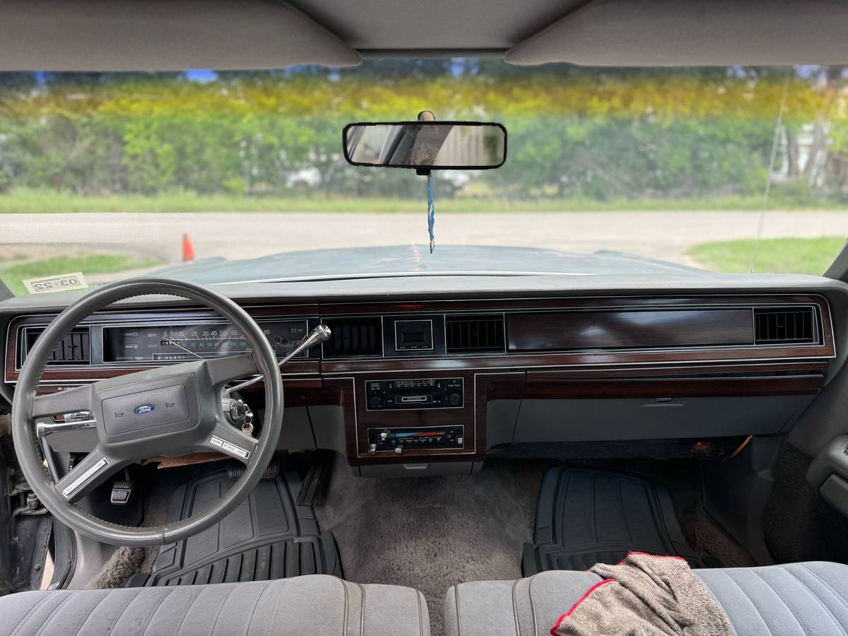 Ford-Ltd-crown-victoria-1986-grey-2