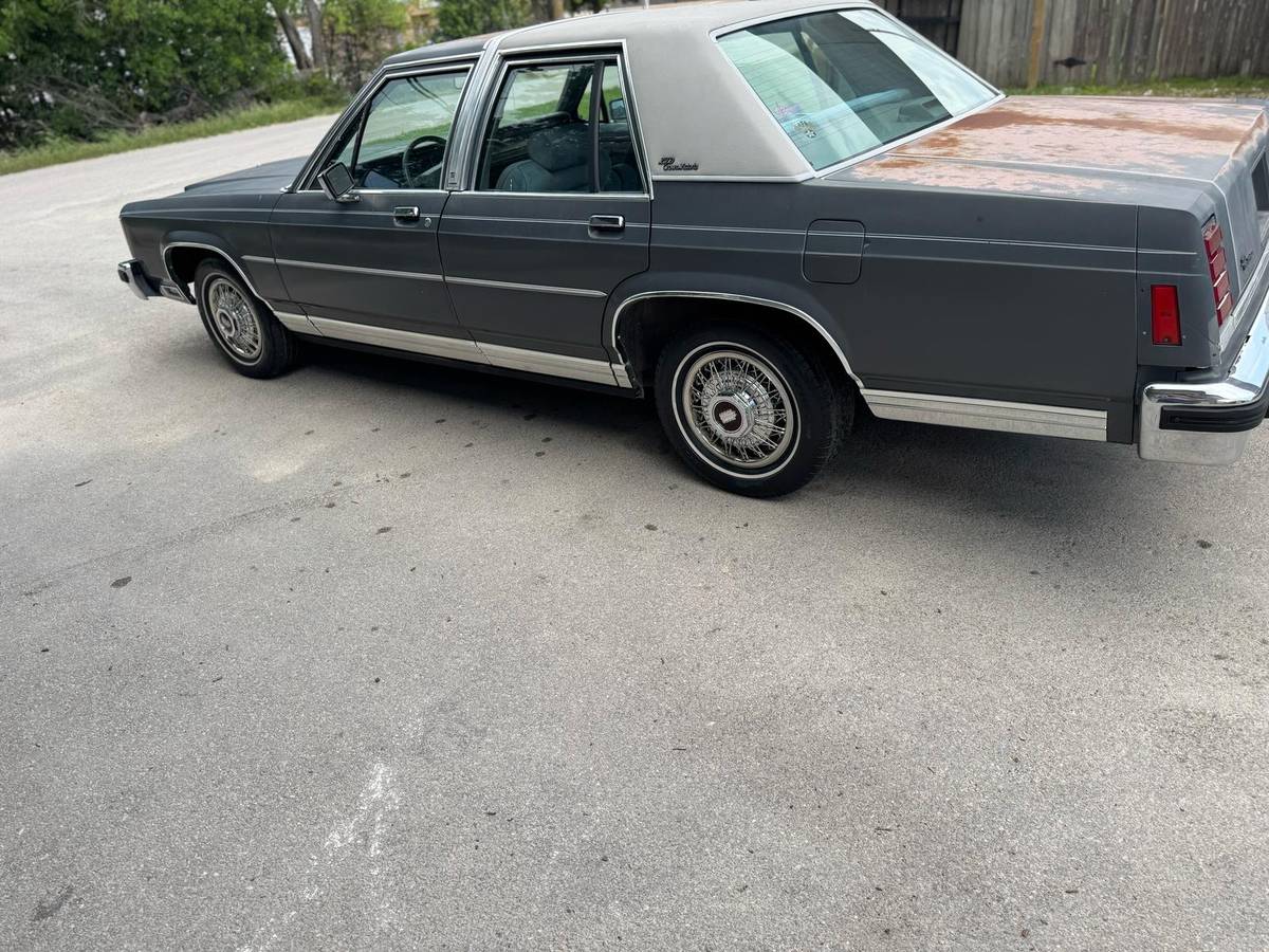 Ford-Ltd-crown-victoria-1986-grey-3