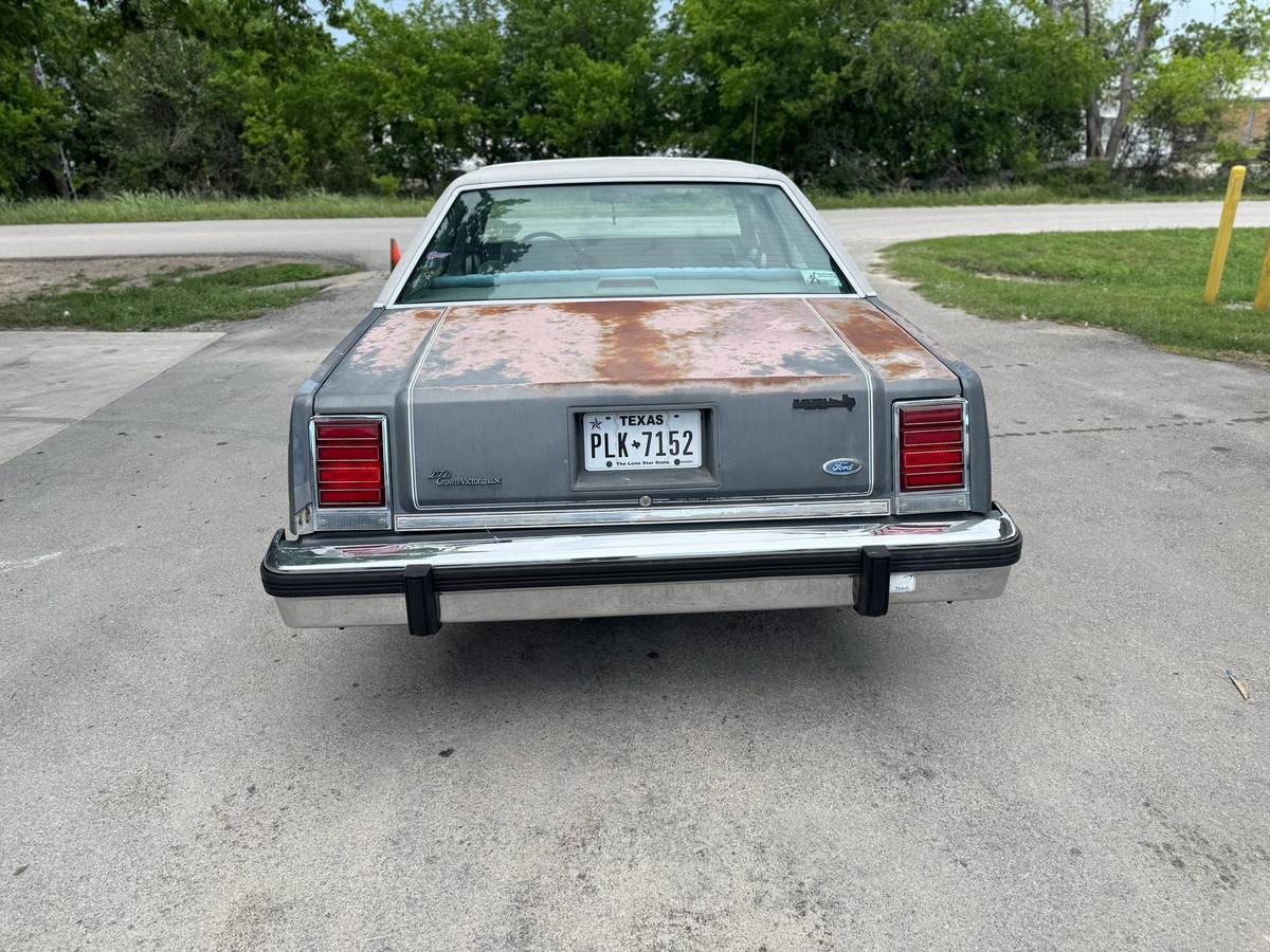 Ford-Ltd-crown-victoria-1986-grey-7
