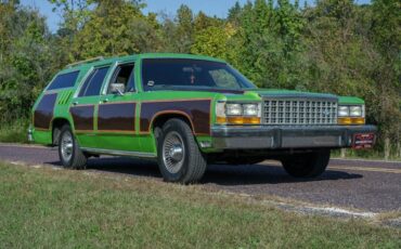 Ford-Ltd-crown-victoria-1987-Green-exterior-with-Blue-Vinyl-1