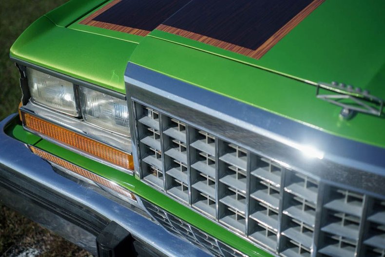 Ford-Ltd-crown-victoria-1987-Green-exterior-with-Blue-Vinyl-14