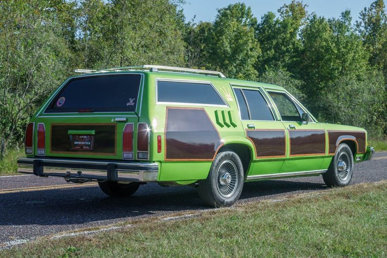 Ford-Ltd-crown-victoria-1987-Green-exterior-with-Blue-Vinyl-27