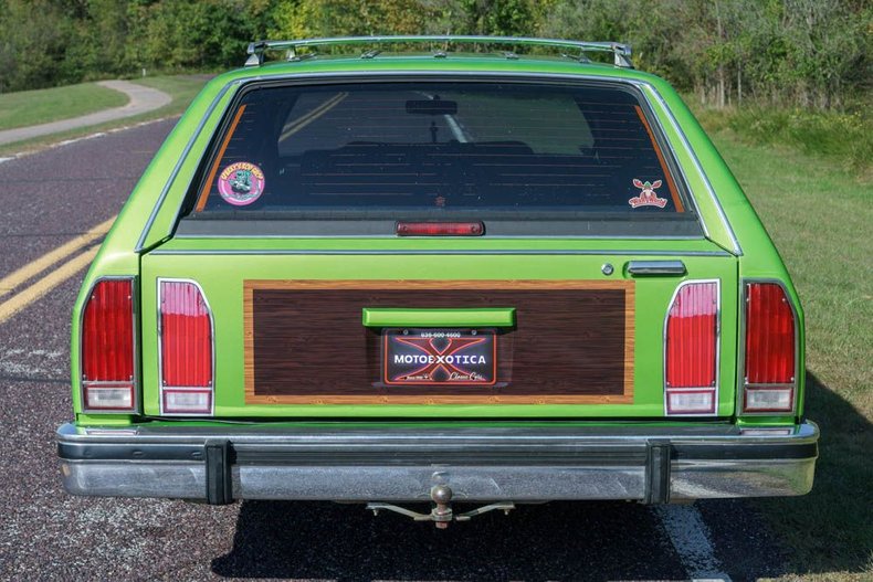 Ford-Ltd-crown-victoria-1987-Green-exterior-with-Blue-Vinyl-28