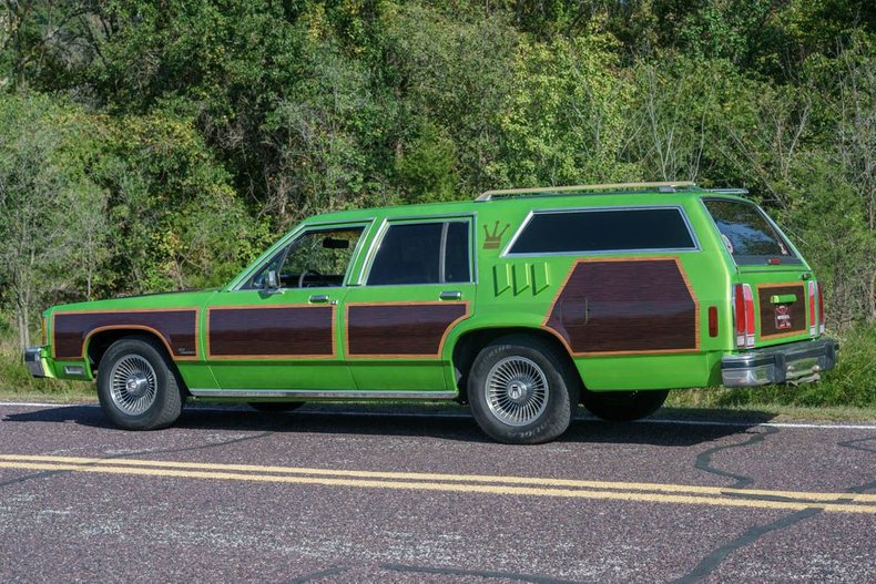 Ford-Ltd-crown-victoria-1987-Green-exterior-with-Blue-Vinyl-30