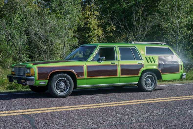 Ford-Ltd-crown-victoria-1987-Green-exterior-with-Blue-Vinyl-32