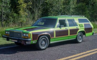 Ford-Ltd-crown-victoria-1987-Green-exterior-with-Blue-Vinyl-33