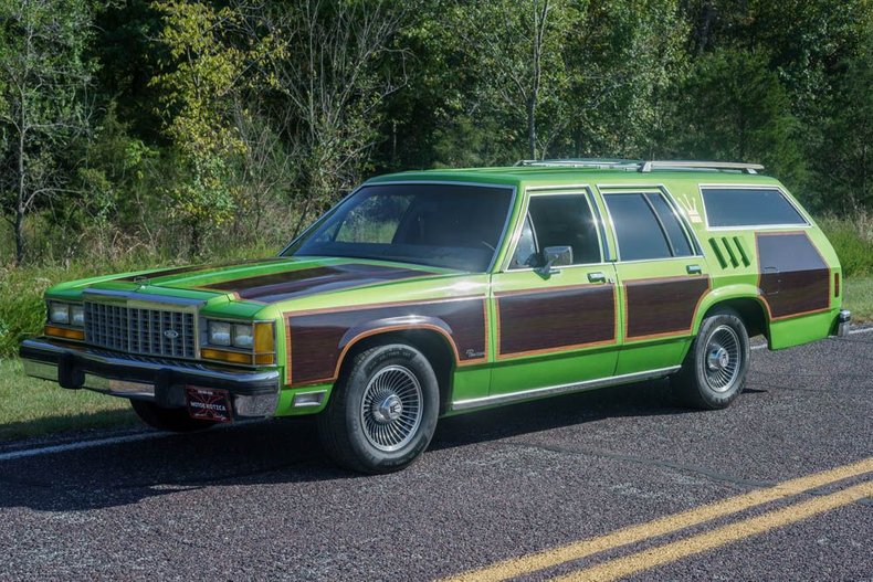 Ford-Ltd-crown-victoria-1987-Green-exterior-with-Blue-Vinyl-33