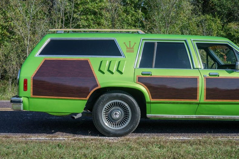 Ford-Ltd-crown-victoria-1987-Green-exterior-with-Blue-Vinyl-37