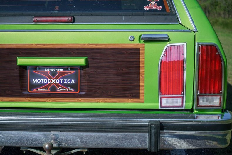 Ford-Ltd-crown-victoria-1987-Green-exterior-with-Blue-Vinyl-43