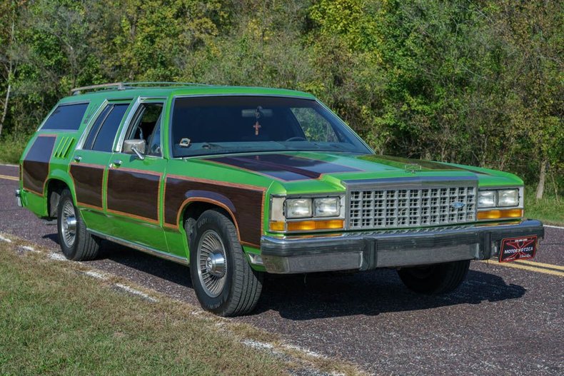 Ford-Ltd-crown-victoria-1987-Green-exterior-with-Blue-Vinyl-5