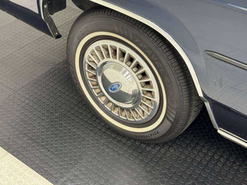 Ford-Ltd-crown-victoria-1989-Twilight-Blue-Metall-Shadow-Blue-1