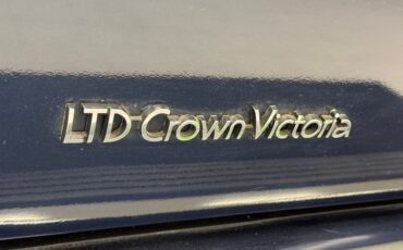 Ford-Ltd-crown-victoria-1989-Twilight-Blue-Metall-Shadow-Blue-11