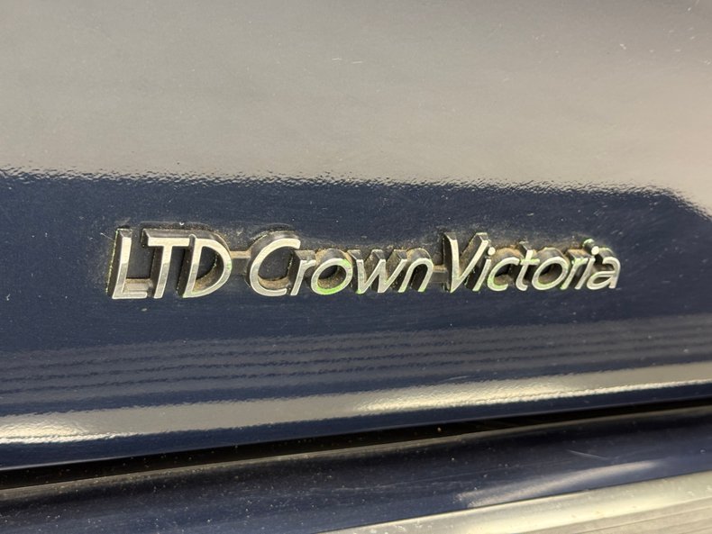Ford-Ltd-crown-victoria-1989-Twilight-Blue-Metall-Shadow-Blue-11