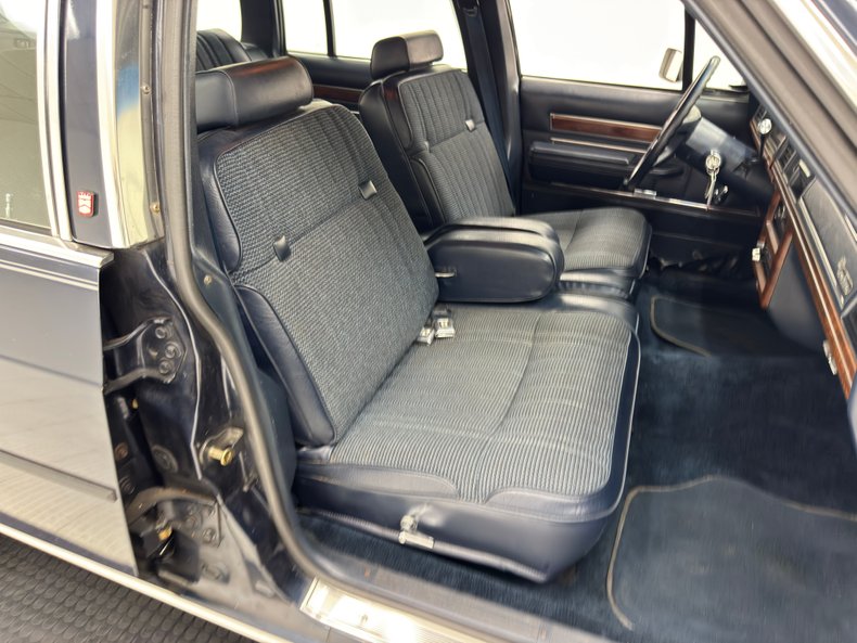 Ford-Ltd-crown-victoria-1989-Twilight-Blue-Metall-Shadow-Blue-2