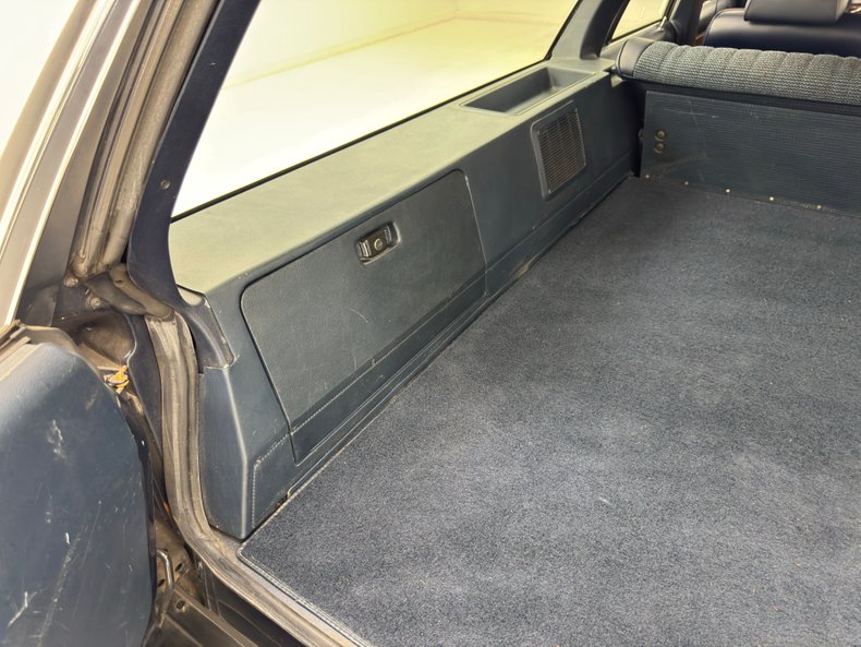 Ford-Ltd-crown-victoria-1989-Twilight-Blue-Metall-Shadow-Blue-37