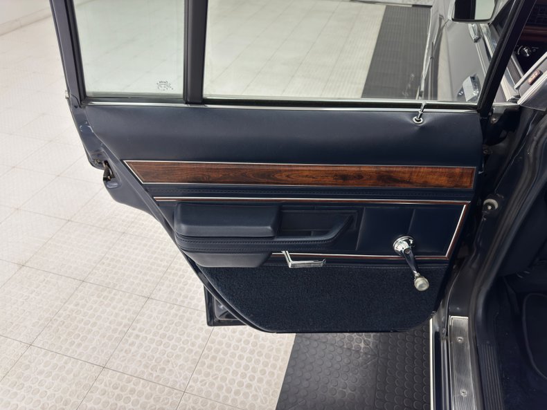Ford-Ltd-crown-victoria-1989-Twilight-Blue-Metall-Shadow-Blue-39