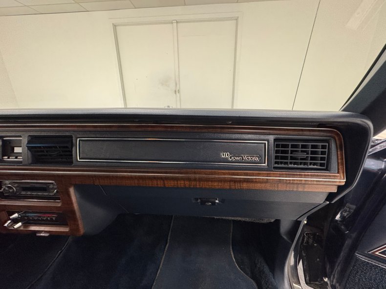 Ford-Ltd-crown-victoria-1989-Twilight-Blue-Metall-Shadow-Blue-4
