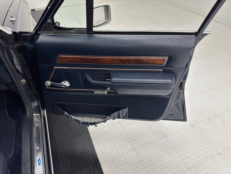 Ford-Ltd-crown-victoria-1989-Twilight-Blue-Metall-Shadow-Blue-40