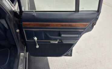Ford-Ltd-crown-victoria-1989-Twilight-Blue-Metall-Shadow-Blue-41