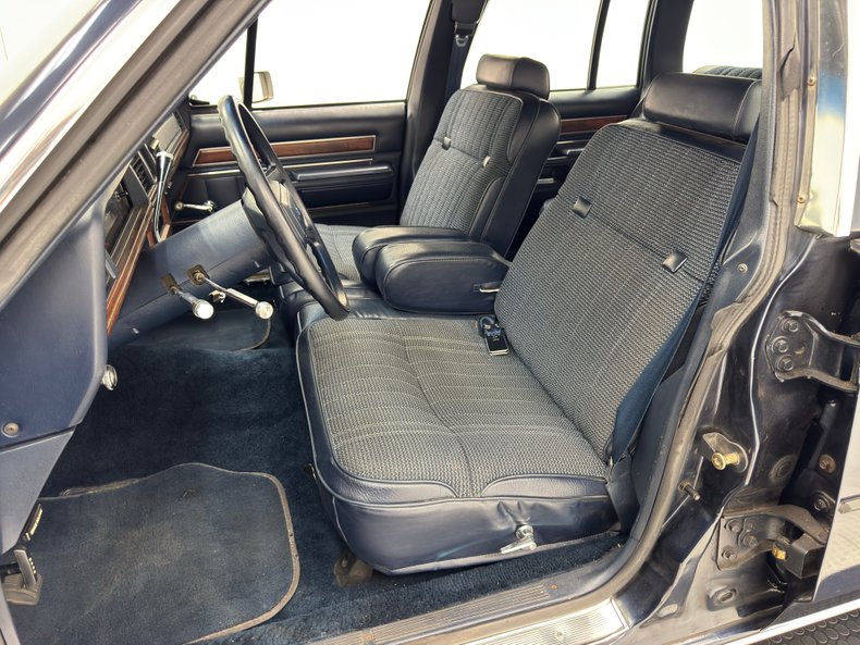 Ford-Ltd-crown-victoria-1989-Twilight-Blue-Metall-Shadow-Blue-42
