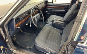 Ford-Ltd-crown-victoria-1989-Twilight-Blue-Metall-Shadow-Blue-43