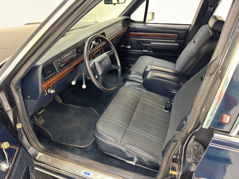 Ford-Ltd-crown-victoria-1989-Twilight-Blue-Metall-Shadow-Blue-43