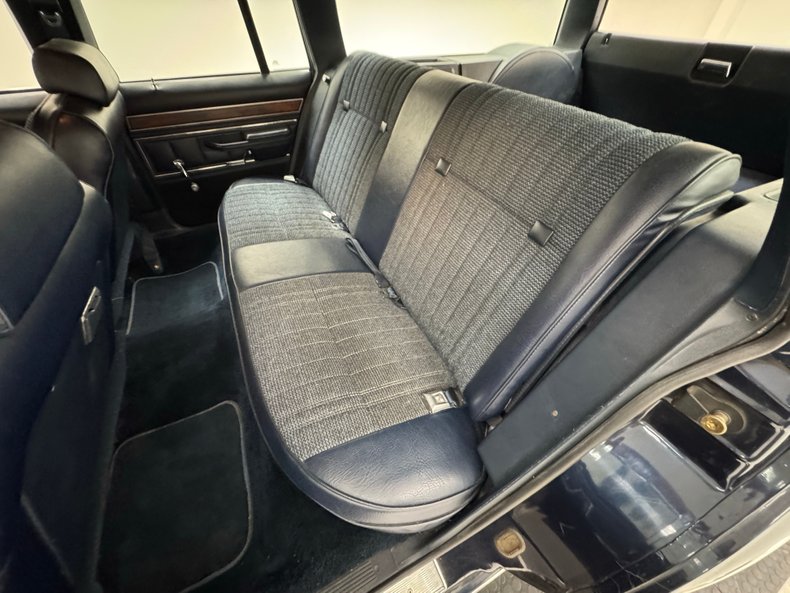 Ford-Ltd-crown-victoria-1989-Twilight-Blue-Metall-Shadow-Blue-44