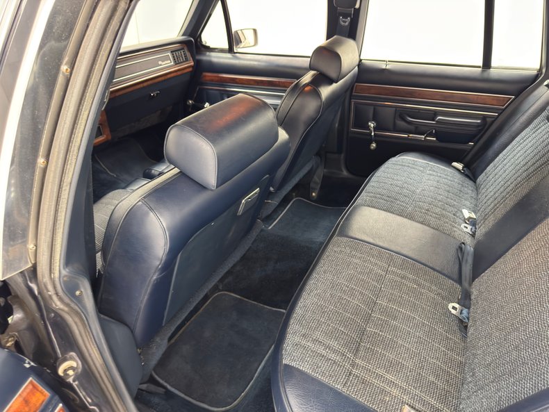 Ford-Ltd-crown-victoria-1989-Twilight-Blue-Metall-Shadow-Blue-48
