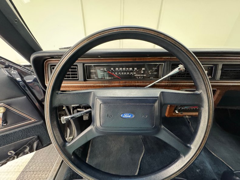 Ford-Ltd-crown-victoria-1989-Twilight-Blue-Metall-Shadow-Blue-7