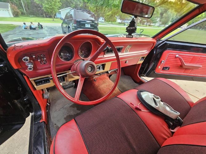 Ford-Maverick-1977-Black-Red-2
