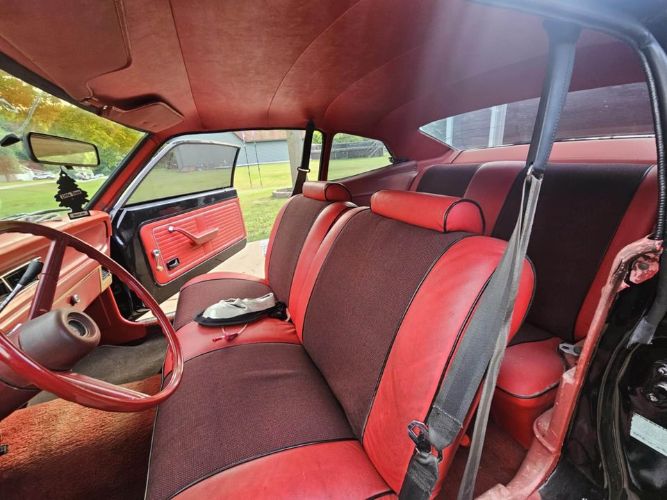 Ford-Maverick-1977-Black-Red-3